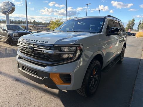 Used 2025 Ford Expedition Tremor AWD/4WD image 3