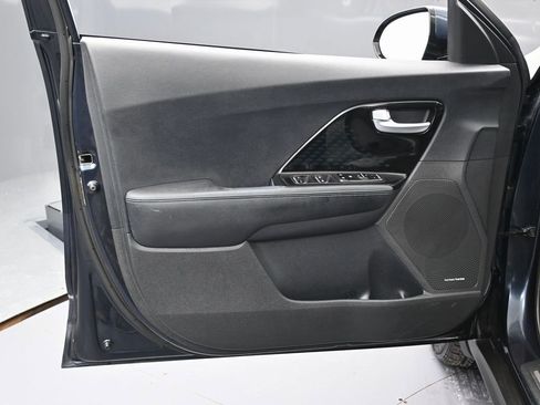 Used 2020 Kia Niro EX Premium image 41