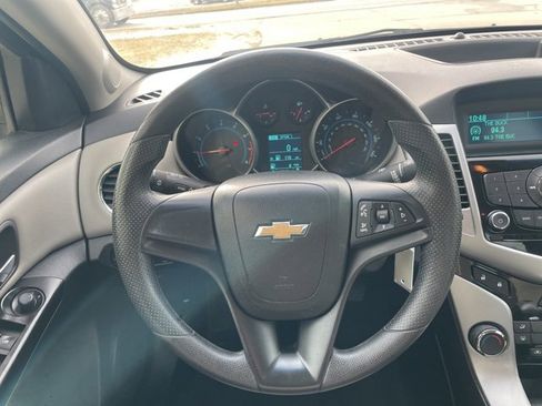 Used 2014 Chevrolet Cruze LS image 19