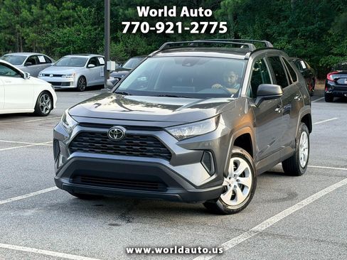 Used 2020 Toyota RAV4 LE FWD image 1