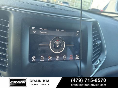 Used 2019 Jeep Cherokee Latitude Plus w/ Comfort/Convenience Group image 42