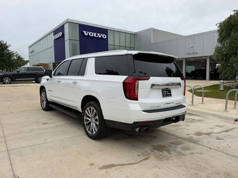 Used 2023 GMC Yukon XL Denali AWD/4WD image 4