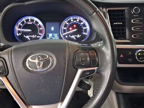Used 2014 Toyota Highlander Plus AWD/4WD image 14