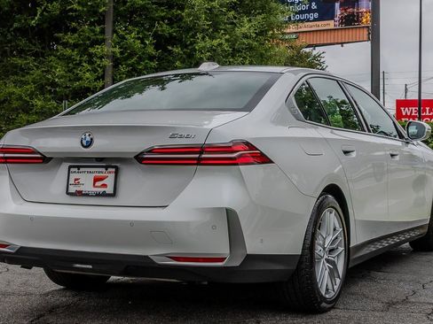 Used 2025 BMW 530i w/ Premium Package image 28