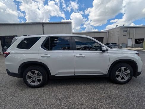 Used 2025 Honda Pilot EX-L image 3