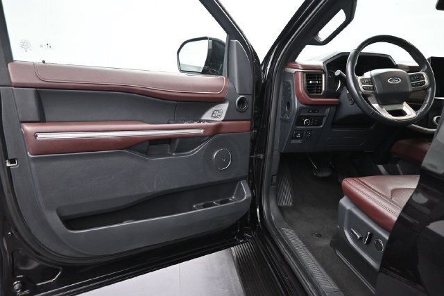 Used 2024 Ford Expedition Limited AWD/4WD image 17
