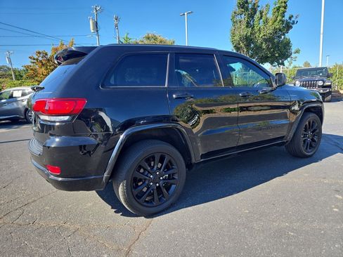 Used 2022 Jeep Grand Cherokee Laredo X image 4