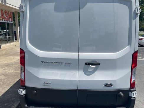 Used 2022 Ford Transit 250 Medium Roof AWD image 5