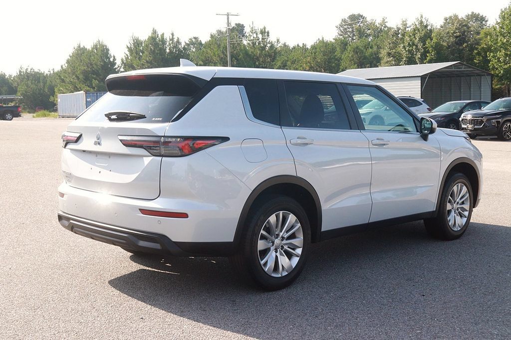 Used 2025 Mitsubishi Outlander ES AWD/4WD image 7