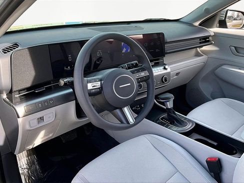 Used 2025 Hyundai Kona SE image 14