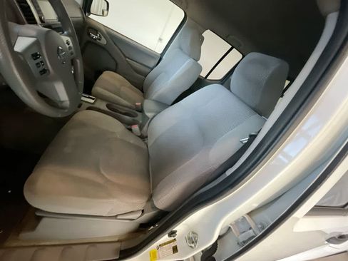 Used 2017 Nissan Frontier SV image 11