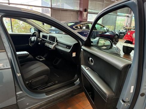 Used 2024 Hyundai Ioniq 5 SE RWD image 31
