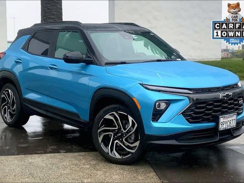 Used 2025 Chevrolet TrailBlazer RS w/ Driver Confidence Package image 2