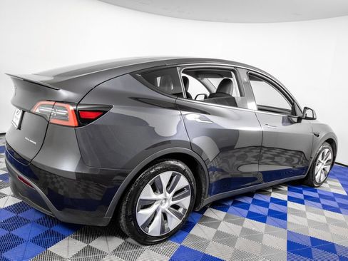 Used 2024 Tesla Model Y Long Range AWD/4WD image 6
