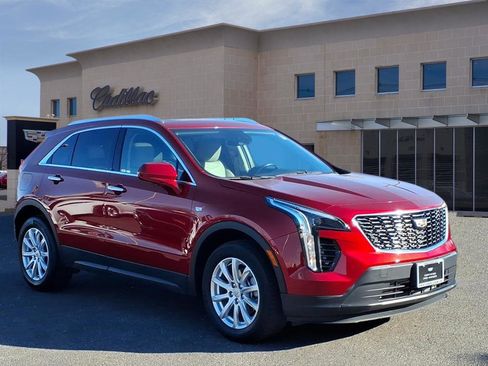 Certified 2023 Cadillac XT4 Luxury w/ Cold Weather Package image 3