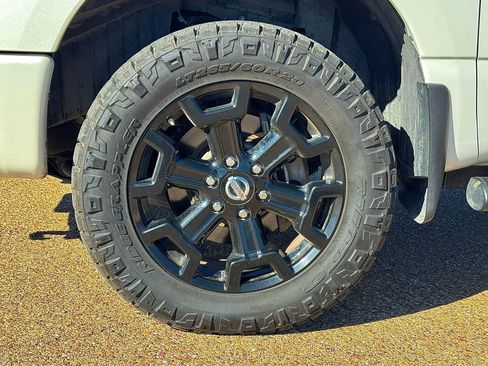 Used 2019 Nissan Titan SV w/ SV Convenience Package image 12