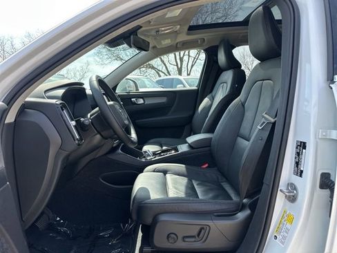 Certified 2023 Volvo XC40 B5 Plus w/ Climate Package AWD/4WD image 17