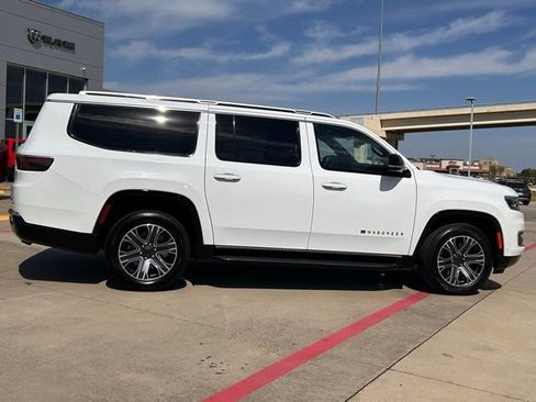 Used 2024 Jeep Wagoneer L Series II w/ Flexible Seating Group image 14