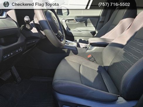 Used 2021 Toyota RAV4 SE image 19
