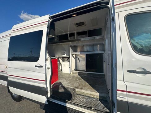 Used 2013 Mercedes-Benz Sprinter 3500 image 13