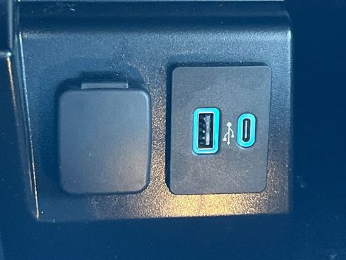 Used 2023 Ford Explorer XLT image 13