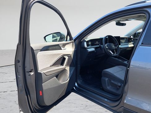 Used 2026 Volkswagen Tiguan S AWD/4WD image 9