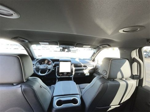 New 2026 GMC Yukon Elevation image 20