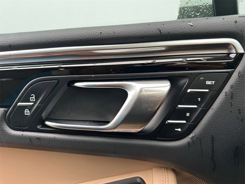 Used 2020 Porsche Macan image 20