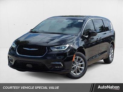 New 2025 Chrysler Pacifica Select