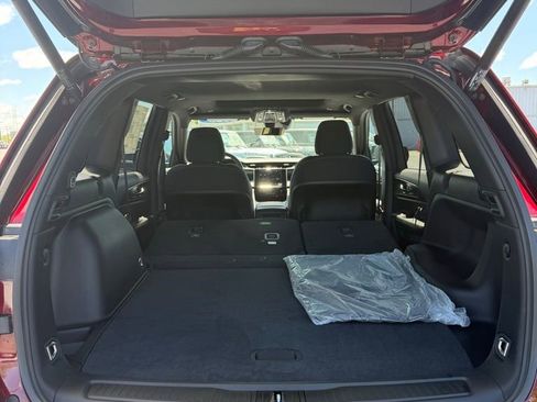 Used 2025 Jeep Grand Cherokee Laredo X w/ Luxury Tech Group I AWD/4WD image 15