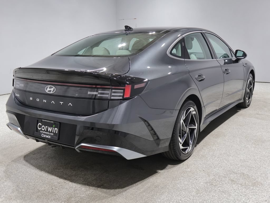 Used 2025 Hyundai Sonata SEL FWD image 2