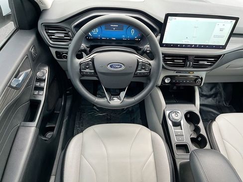 Used 2025 Ford Escape Platinum w/ Premium Technology Package AWD/4WD image 22