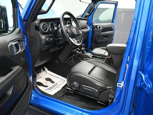 Used 2022 Jeep Wrangler Unlimited Sahara AWD/4WD image 12