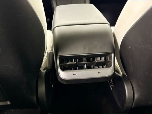 Used 2023 Tesla Model Y Long Range AWD/4WD image 22