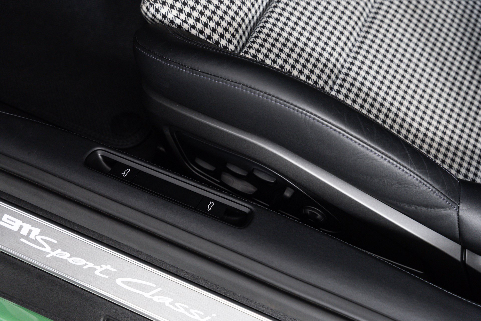 Used 2023 Porsche 911 Sport Classic RWD image 34