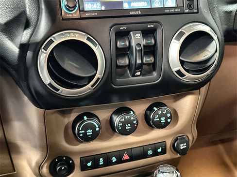 Used 2015 Jeep Wrangler Unlimited Rubicon w/ Dual Top Group image 21