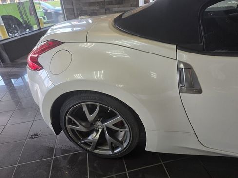 Used 2015 Nissan 370Z Touring Sport RWD image 25