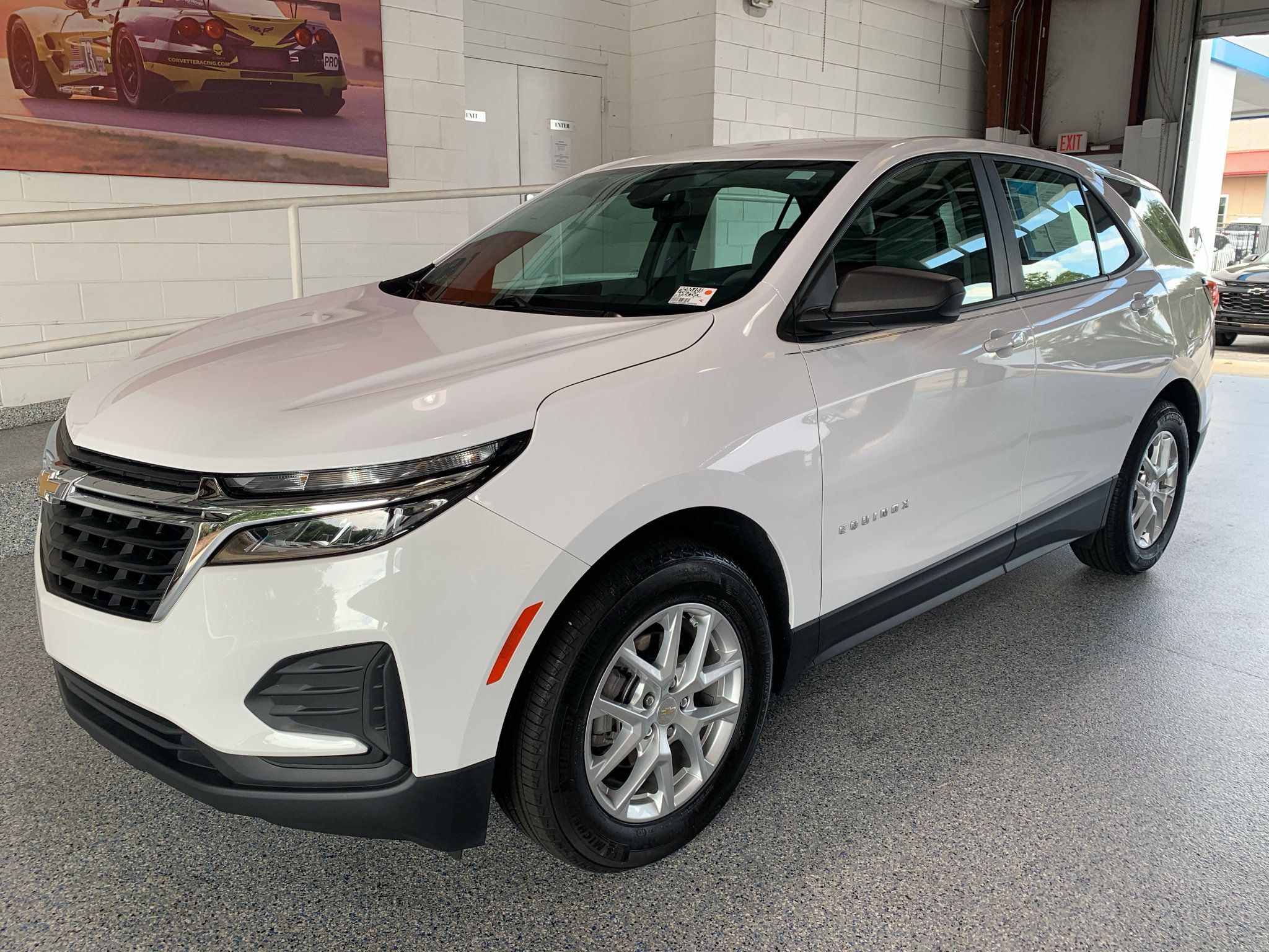 Used 2024 Chevrolet Equinox LS FWD image 4