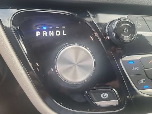 Used 2022 Chrysler Pacifica Touring-L FWD image 20