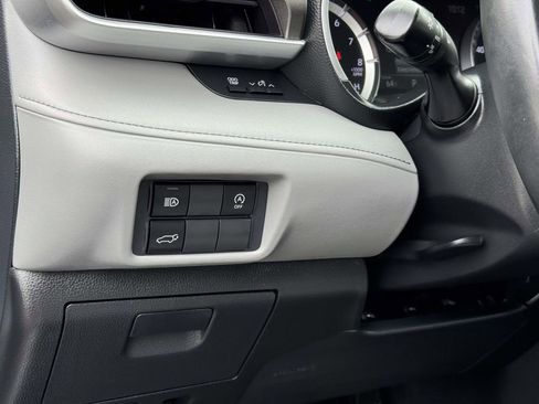 Used 2024 Toyota Highlander XLE FWD image 10