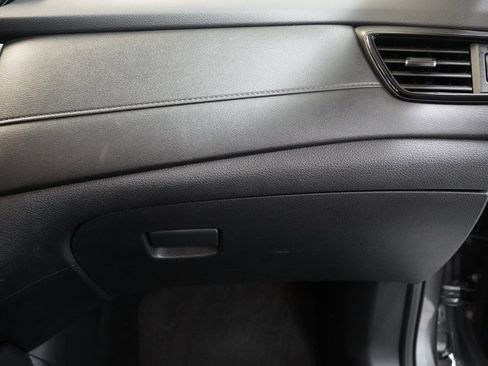 Used 2020 Nissan Rogue SV image 34