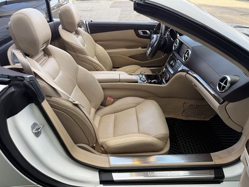Used 2015 Mercedes-Benz SL 550 w/ Driver Assistance Package image 21