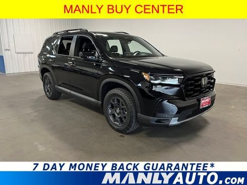 Used 2025 Honda Pilot TrailSport image 1