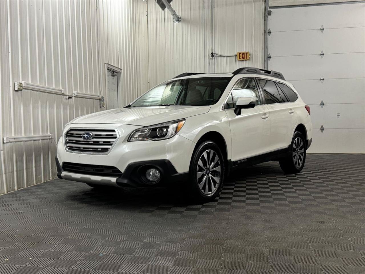 Used 2017 Subaru Outback 3.6R Limited AWD/4WD image 1