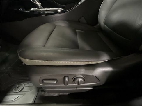 Used 2025 Chevrolet Trax ACTIV w/ Sunroof Package image 18