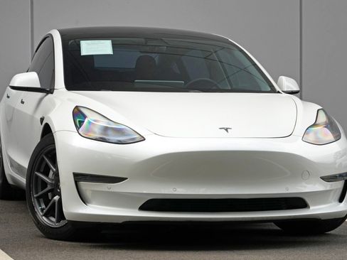 Used 2021 Tesla Model 3 Standard Range Plus RWD image 2