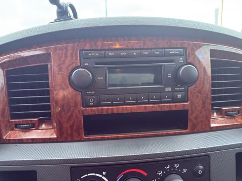 Used 2006 Dodge Ram 2500 Truck SLT image 15