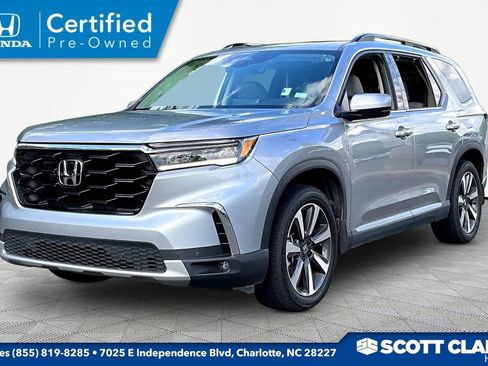 Certified 2025 Honda Pilot Touring image 3