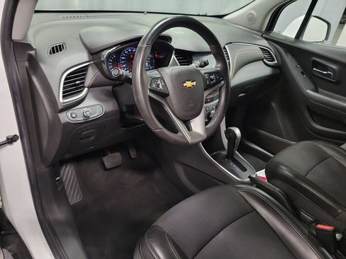 Used 2017 Chevrolet Trax LT w/ LT Convenience Package FWD image 17