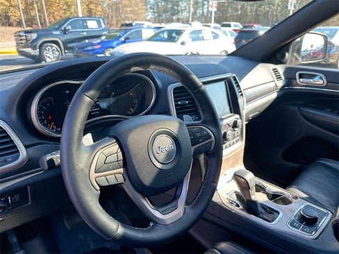Used 2017 Jeep Grand Cherokee Limited w/ Luxury Group II image 10